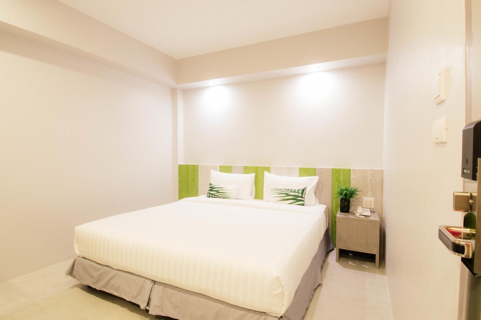 The Pat Hotel Jomtien Beach Exterior photo
