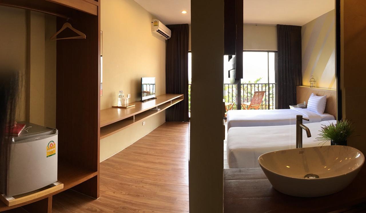 The Pat Hotel Jomtien Beach Exterior photo